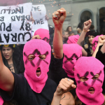 Pussy Riot erschüttert die Biennale von Venedig Proteste, Kontroversen und politische Auseinandersetzungen überwältigen die Ausgabe 2026