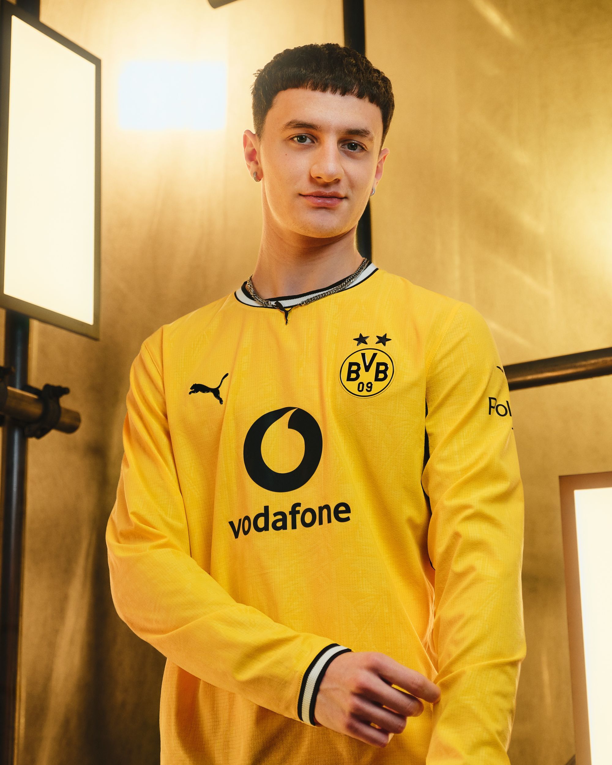 La nuova Home jersey del Borussia Dortmund omaggia la storia della città Dettagli ispirati alla tradizione industriale