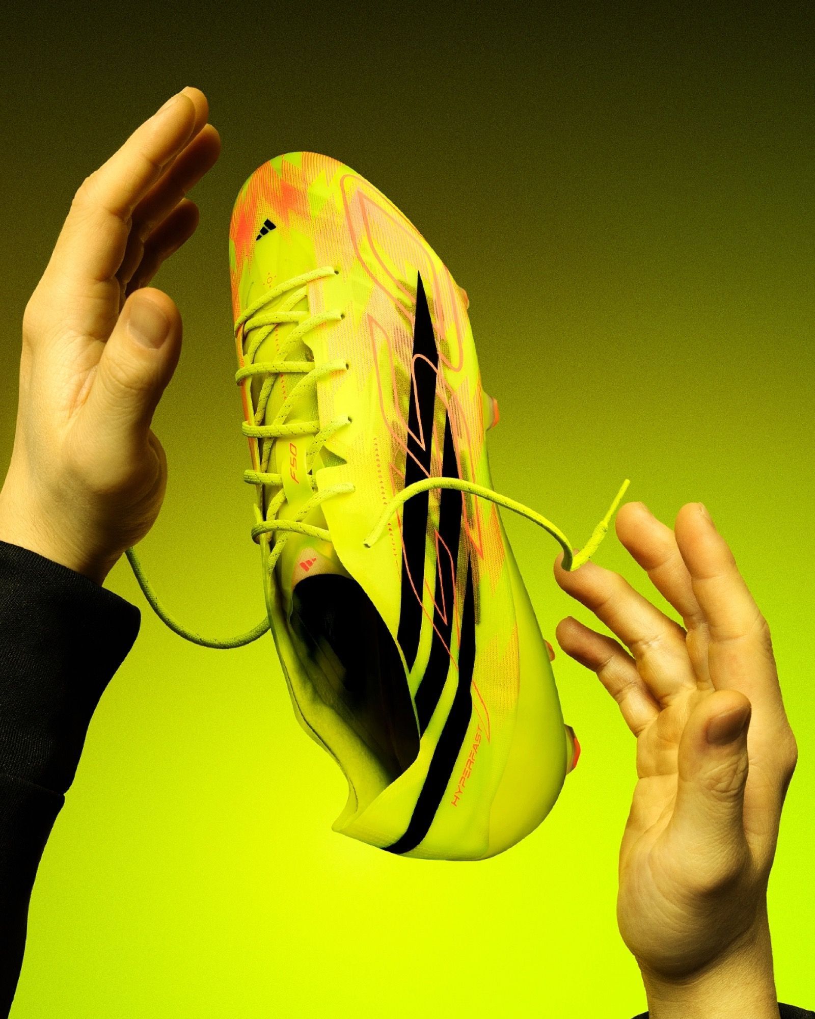 Lo scarpino più leggero indossato in un Mondiale sarà firmato adidas L'azienda tedesca presenta il pack F50 Too Light