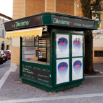 Amarcord: die Kioske der Romagna-Riviera Auszug aus „Edicola Italiana“, der ersten kostenlosen Presse des NSS-Zeitungsstands