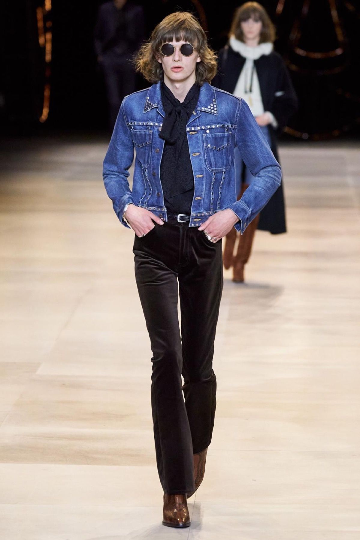Come gli uomini hanno cominciato a mettere la camicia con foulard I significati della lavallière nel menswear | Image 616482