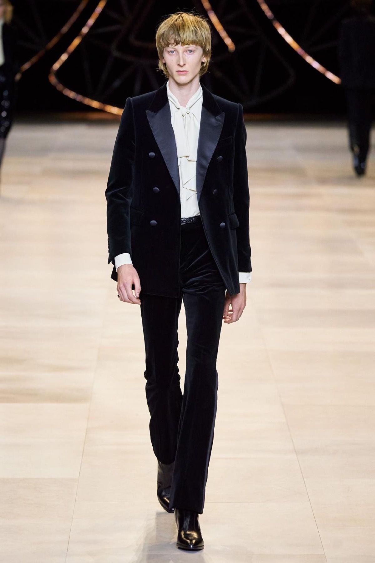 Come gli uomini hanno cominciato a mettere la camicia con foulard I significati della lavallière nel menswear | Image 616481