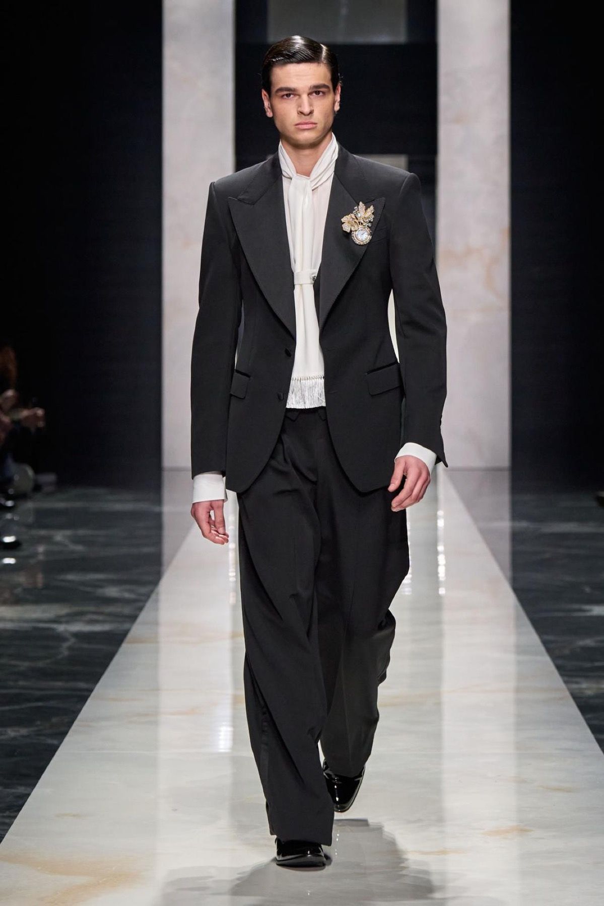 Come gli uomini hanno cominciato a mettere la camicia con foulard I significati della lavallière nel menswear | Image 616476