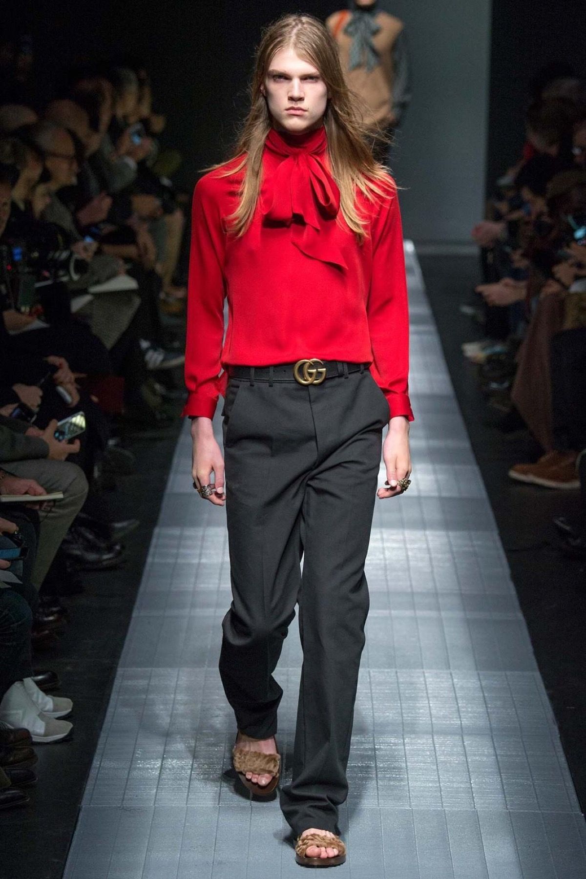 Come gli uomini hanno cominciato a mettere la camicia con foulard I significati della lavallière nel menswear | Image 616475