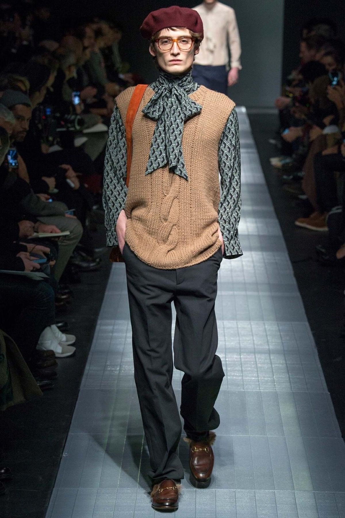Come gli uomini hanno cominciato a mettere la camicia con foulard I significati della lavallière nel menswear | Image 616474