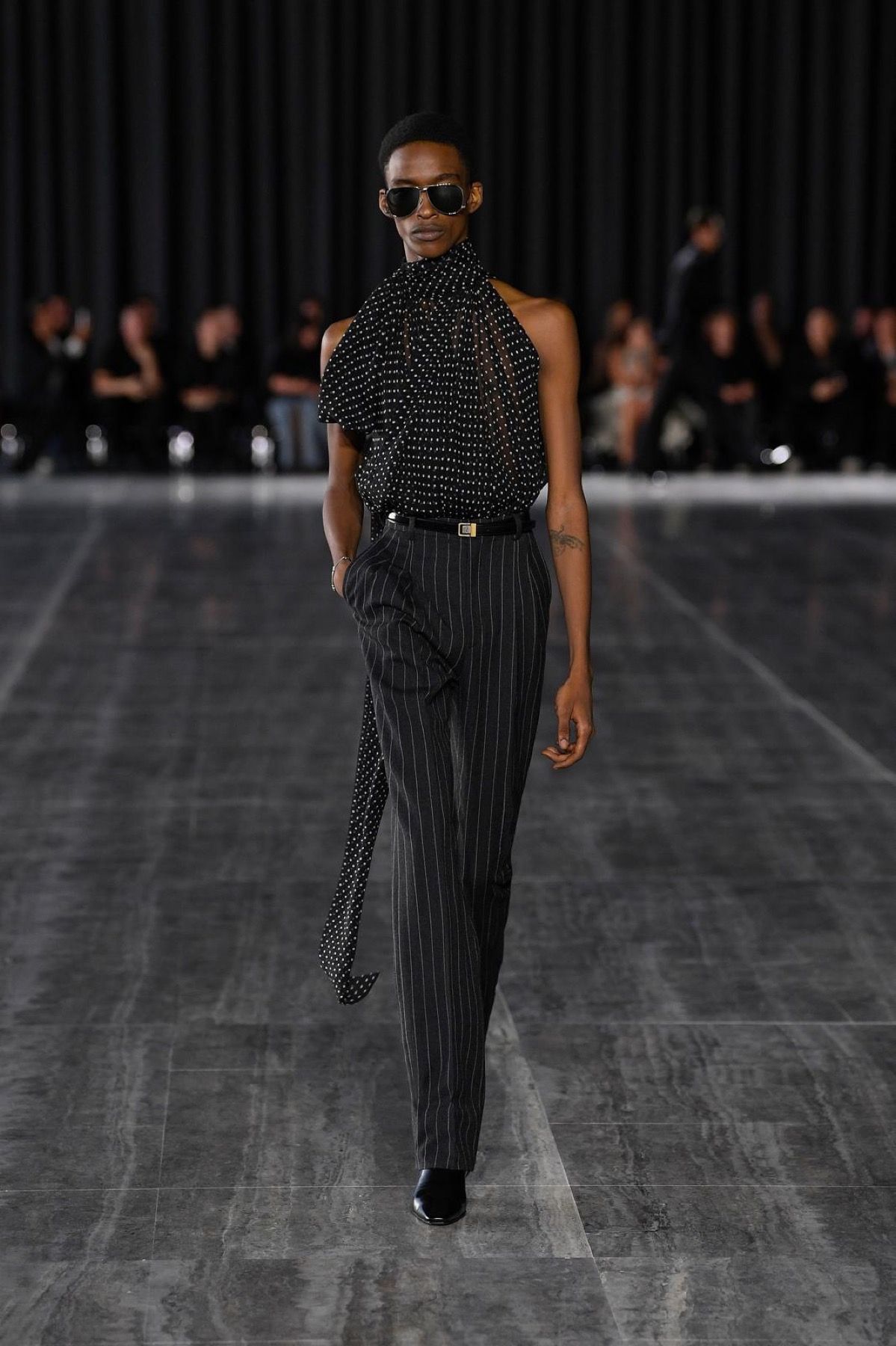 Come gli uomini hanno cominciato a mettere la camicia con foulard I significati della lavallière nel menswear | Image 616492