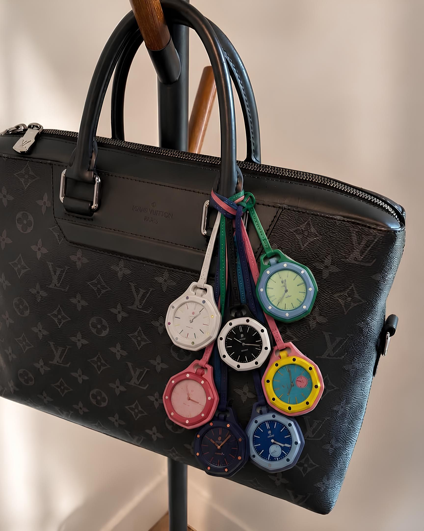 The Swatch x Audemars Piguet collab and our obsession with bag charms The two brands have bet on an accessory that is very strong today