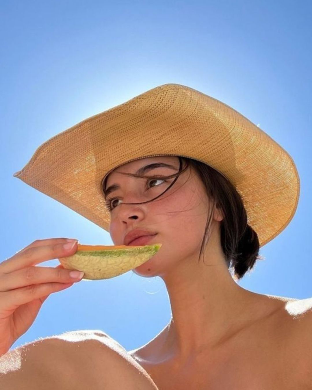 Qual è il metodo più efficace per riapplicare la protezione solare? Forse è il momento di rivalutare tutto ciò che sapevi sulla SPF