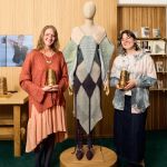 I vincitori del Loro Piana Knit Design Awards 2026 sono stati annunciati The Swedish School of Textiles vince la decima edizione del più importante concorso internazionale di maglieria.