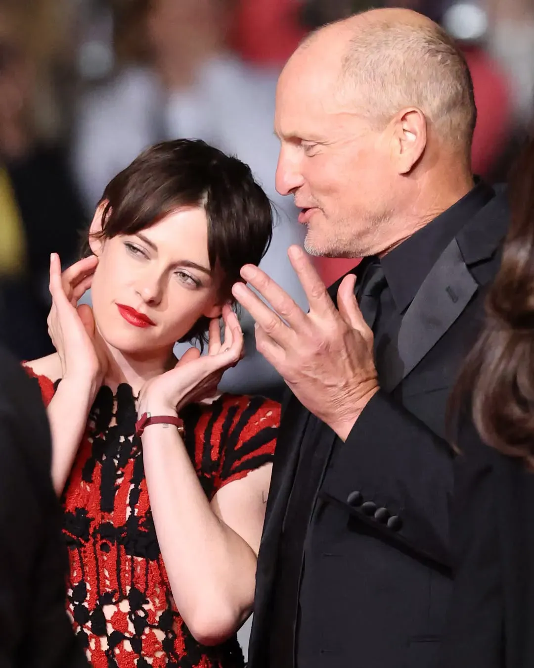 Quentin Dupieux affronta il problema della rabbia in ''Full Phil' Kristen Stewart e Woody Harrelson sono padre e figlia in una fiaba surreale sulla rabbia e il bisogno di riconciliarsi