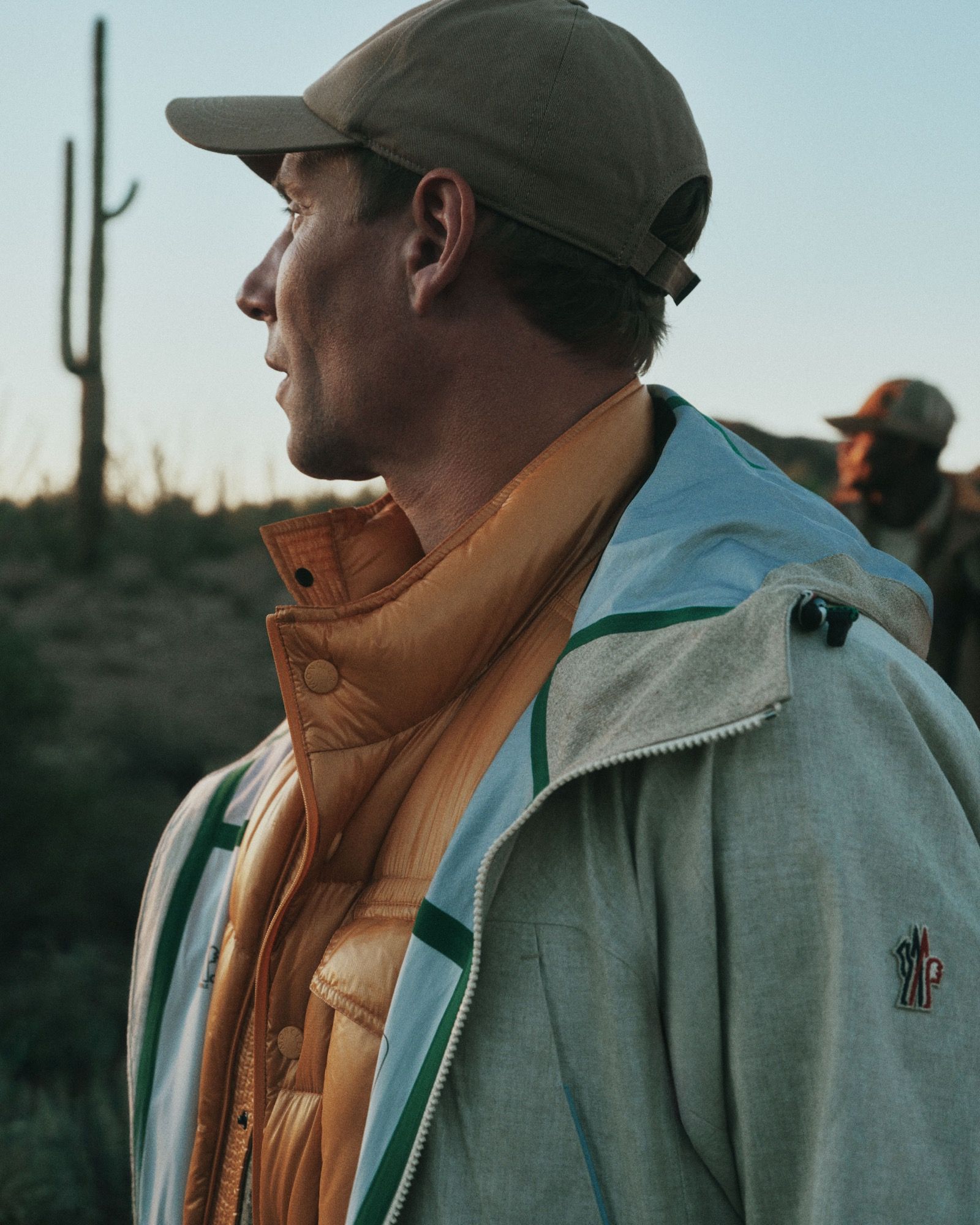 Per la nuova collezione di Moncler Grenoble, abbiamo intervistato Gus Kenworthy Tra layering tecnico, deserti dell’Arizona e il ritorno alle Olimpiadi, il campione freestyle racconta un’idea di outdoor che va oltre la montagna | Image 617260