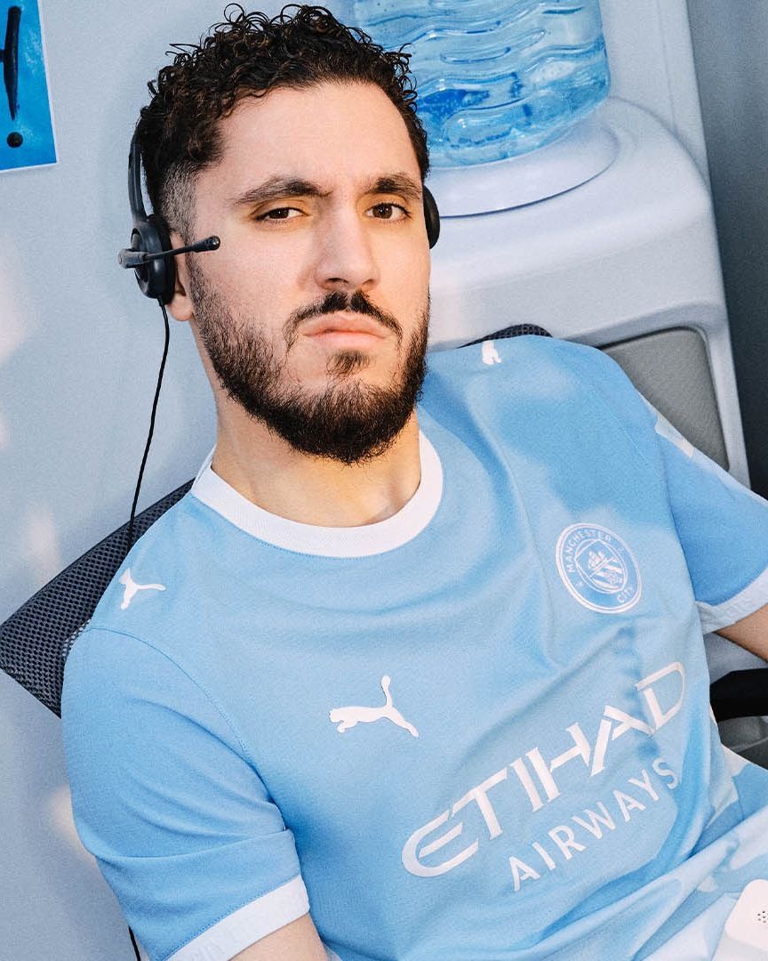 The new Manchester City Home jersye feature a gradient design PUMA reinterprets the club’s heritage
