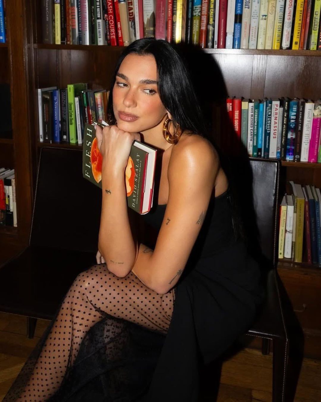 Libri guilty pleasure, quando leggere diventa un piacere proibito Da atto performativo a piacere nascosto, leggere può essere contro tendenza