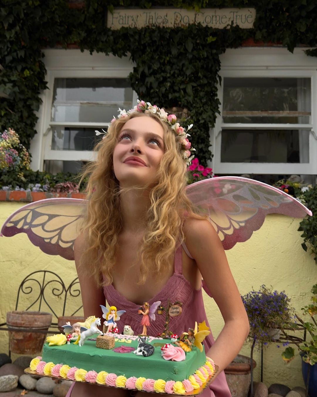 How to dress, do your makeup, and experience a true fairy summer With pop-inspired romance and fairy-tale creatures, summer 2026 will be magical