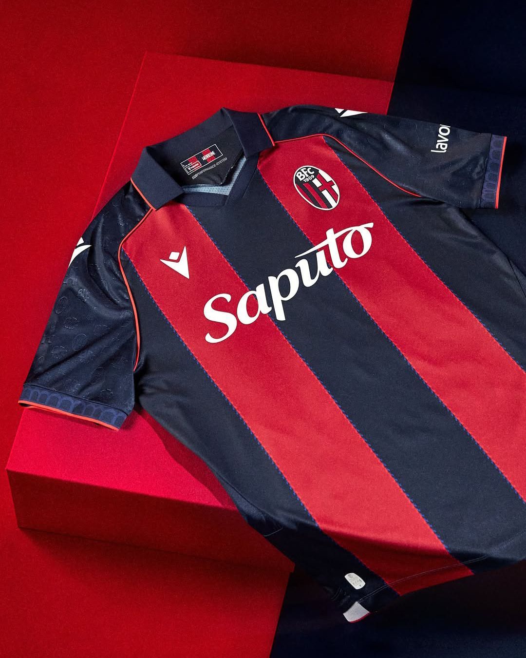 The new Bologna Home jersey celebrates the Renato Dell’Ara stadium Exclusive details inspired by the Marathon Tower and Bologna’s porticoes