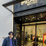 Hideo Kojima è il nuovo artista preferito di Prada Il game designer più famoso al mondo presenterà una nuova mostra in collaborazione con la Maison all’Hotel Chelsea di New York