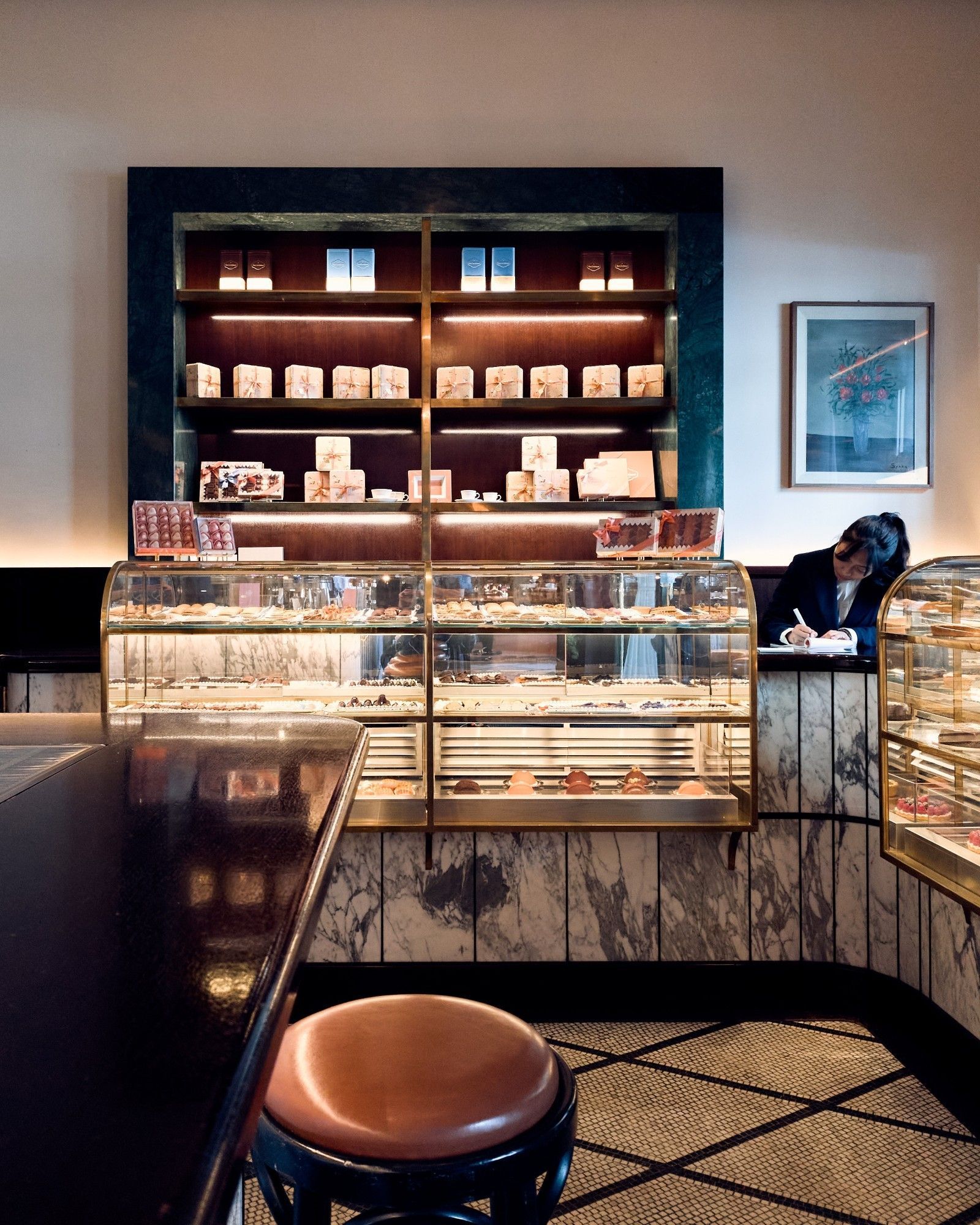 The interiors of Milan’s historic cafés through the new Xiaomi 17T lenses We tested the new Leica 5x telephoto lens at five of the city’s most iconic locations