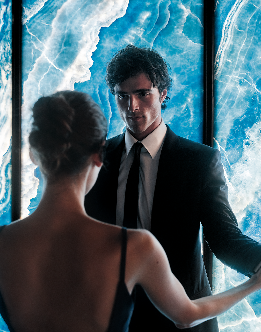 Freedom and desire intertwine in the new BLEU DE CHANEL L’EXCLUSIF campaign Starring Jacob Elordi, the brand’s ambassador, and directed by Alfonso Cuarón