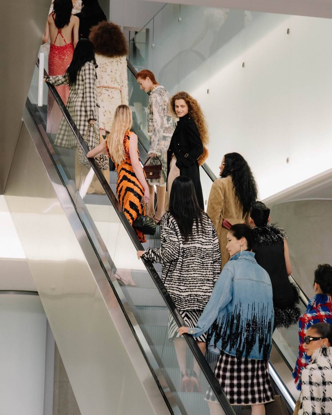 Comment Matthieu Blazy libère et réinvente la femme Chanel Le directeur artistique de Chanel revient sur la collection Métiers d’Art présentée à Séoul