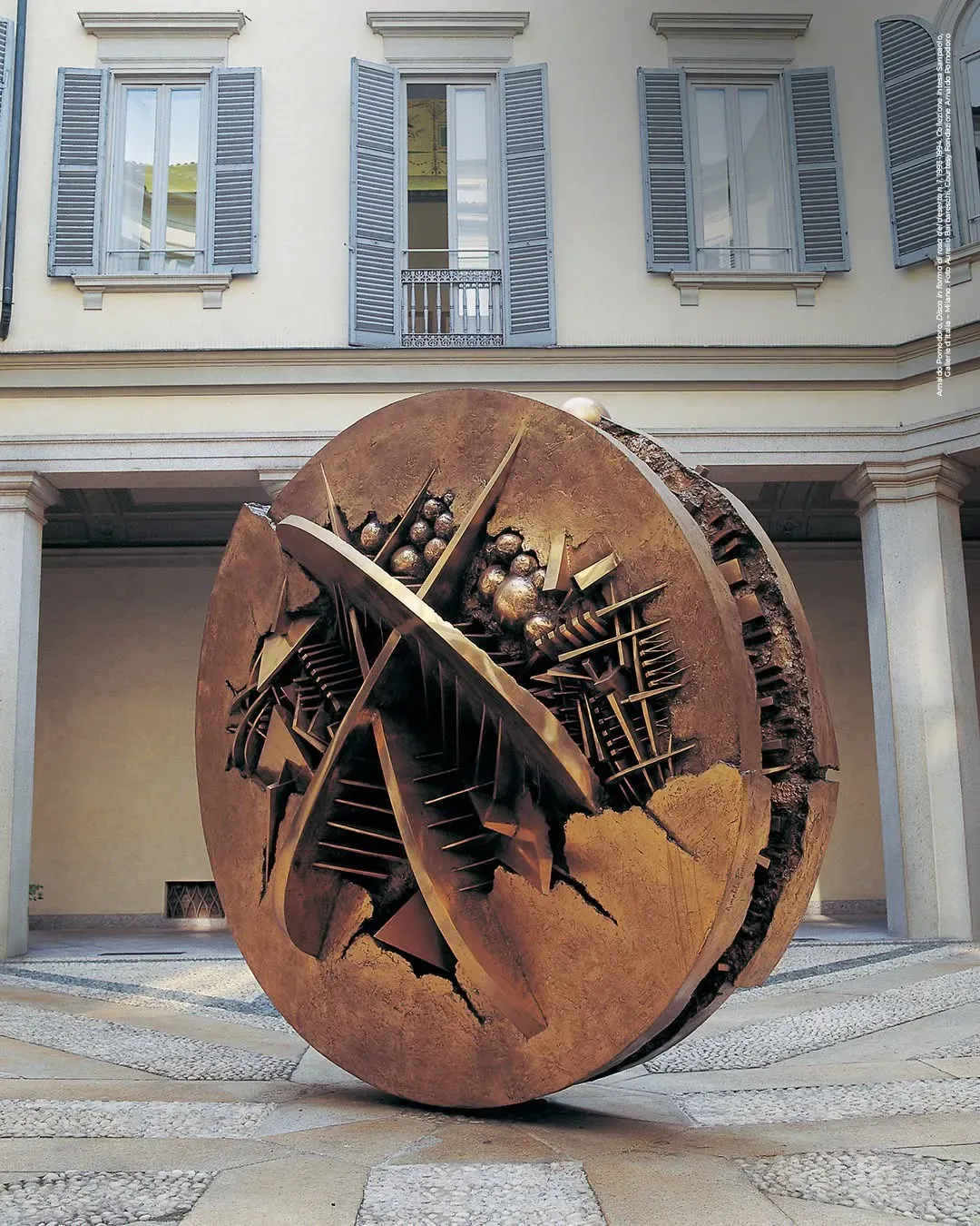 Milano celebra Arnaldo Pomodoro con una retrospettiva alle Gallerie d’Italia Dal 29 maggio al 18 ottobre, una mostra immersiva sullo scultore che ha raccontato un'epoca
