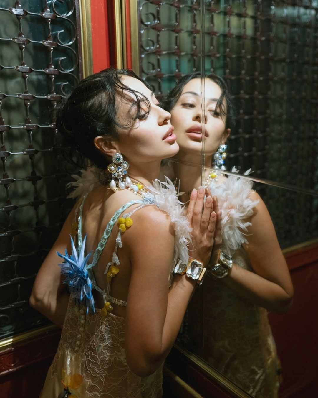 Summer 2026 has feathers From fashion to beauty, the allure of winged sirens dominates the season
