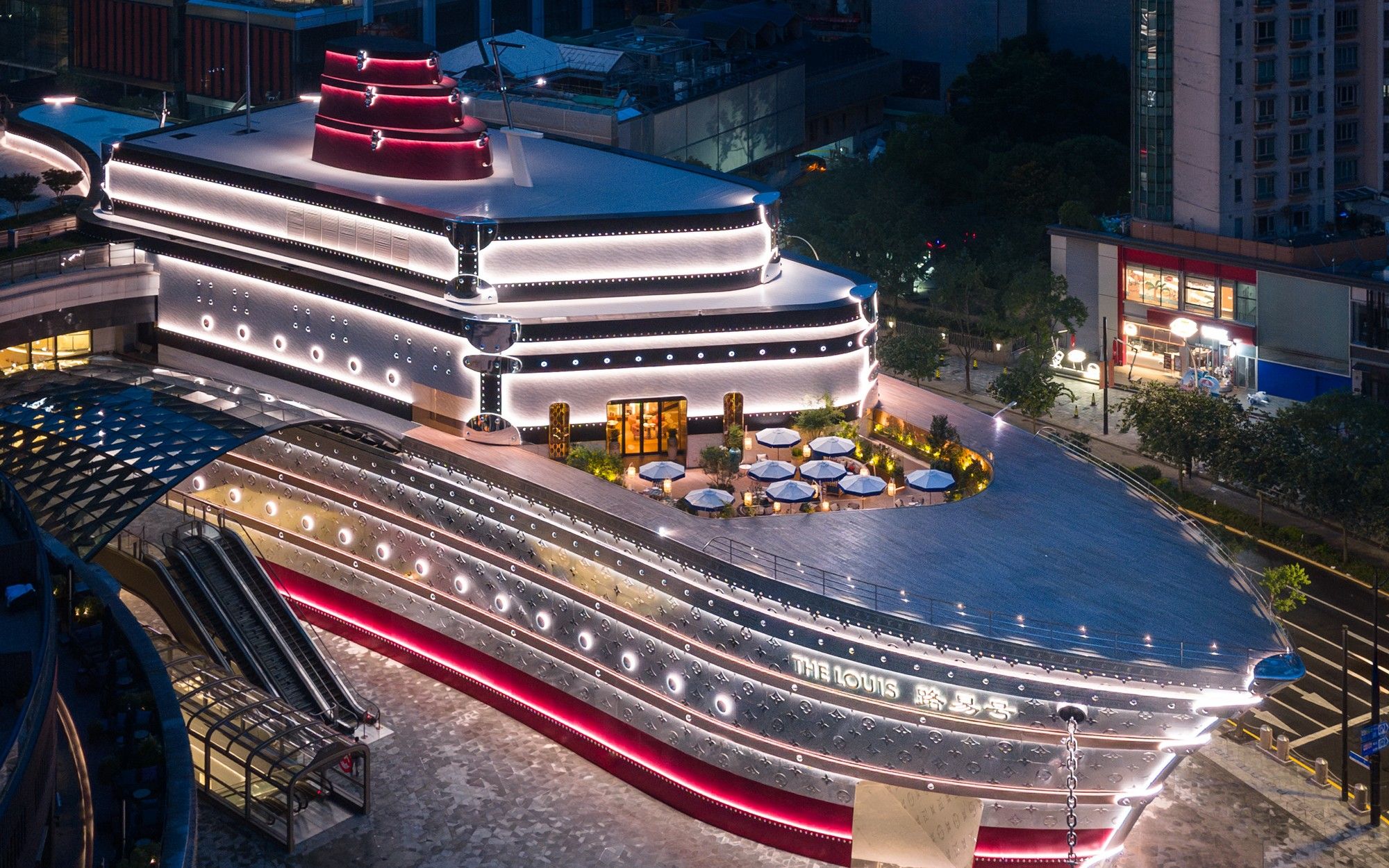 European luxury has finally made a strong comeback in China For now @storiesbystella genuinely the prettiest stores i've ever seen. so crazy, bc lv's chinese ambassadors were in that store a while ago! like song yuqi, jackson wang, xu minghao/the8, and others! taikooli beijing #beijing #luxury #luxurylife #shopping #chinatiktok About You - The 1975