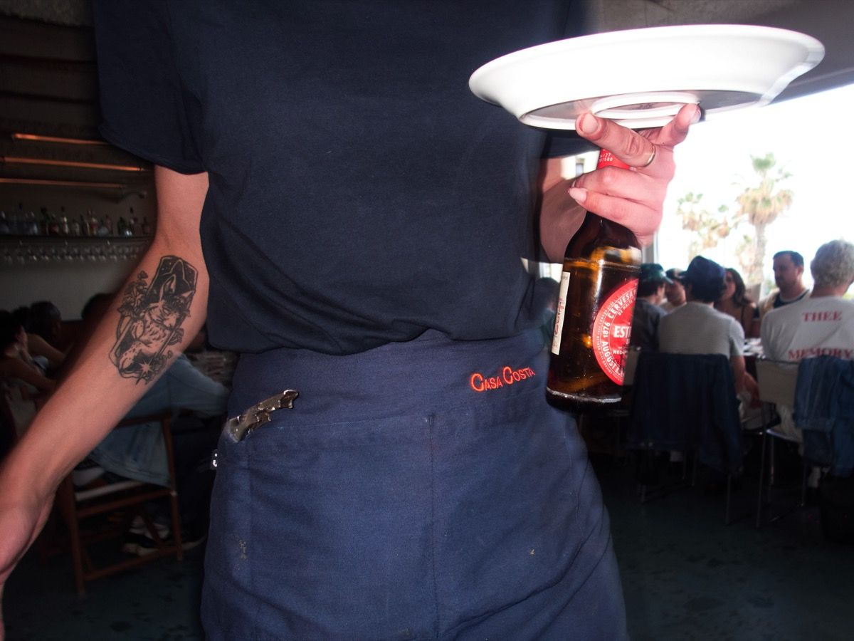 BARBACUE e BUFET SOCIS CLUB inaugurano l'estate a Casa Costa in collaborazione con Levi's L'evento annuale a Barcellona ha riunito personalità della musica, moda, arte e cultura | Image 619739