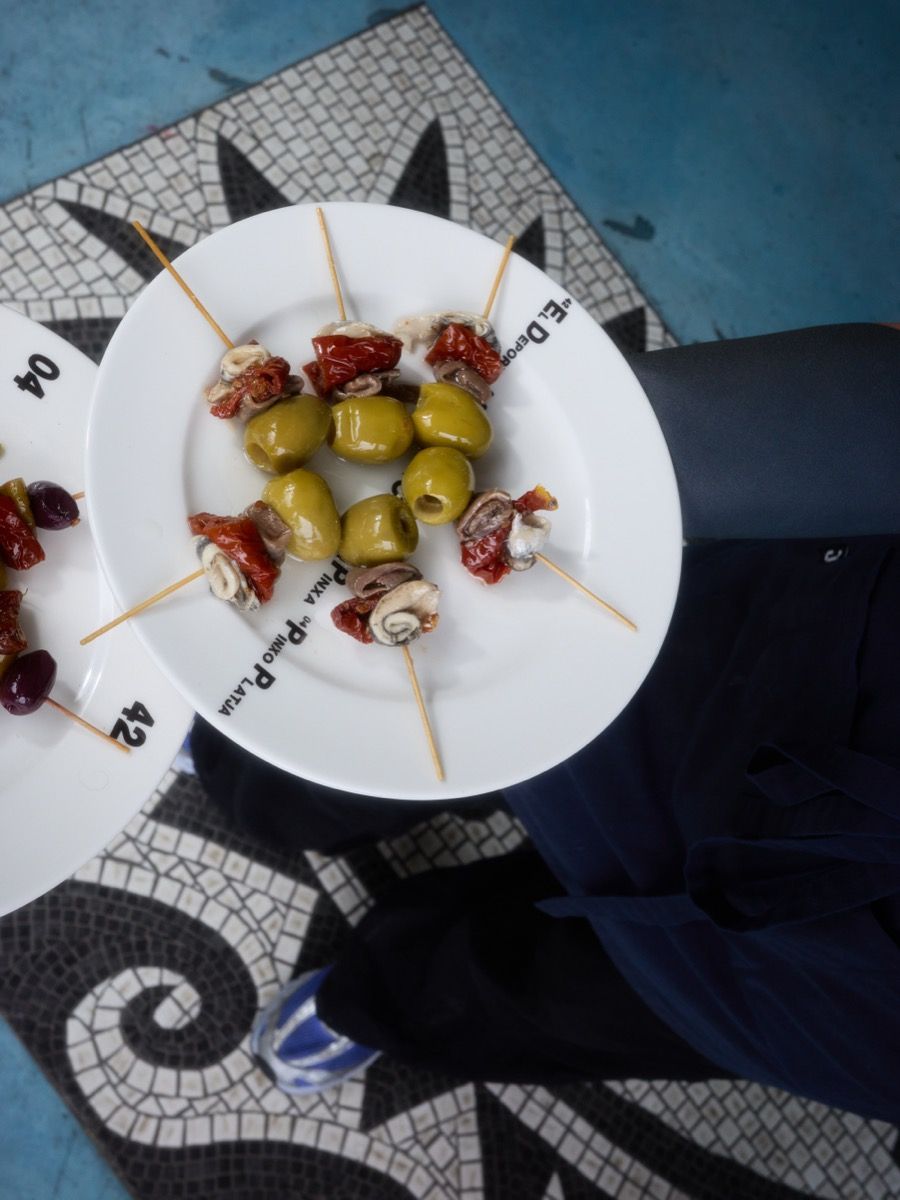 BARBACUE e BUFET SOCIS CLUB inaugurano l'estate a Casa Costa in collaborazione con Levi's L'evento annuale a Barcellona ha riunito personalità della musica, moda, arte e cultura | Image 619725