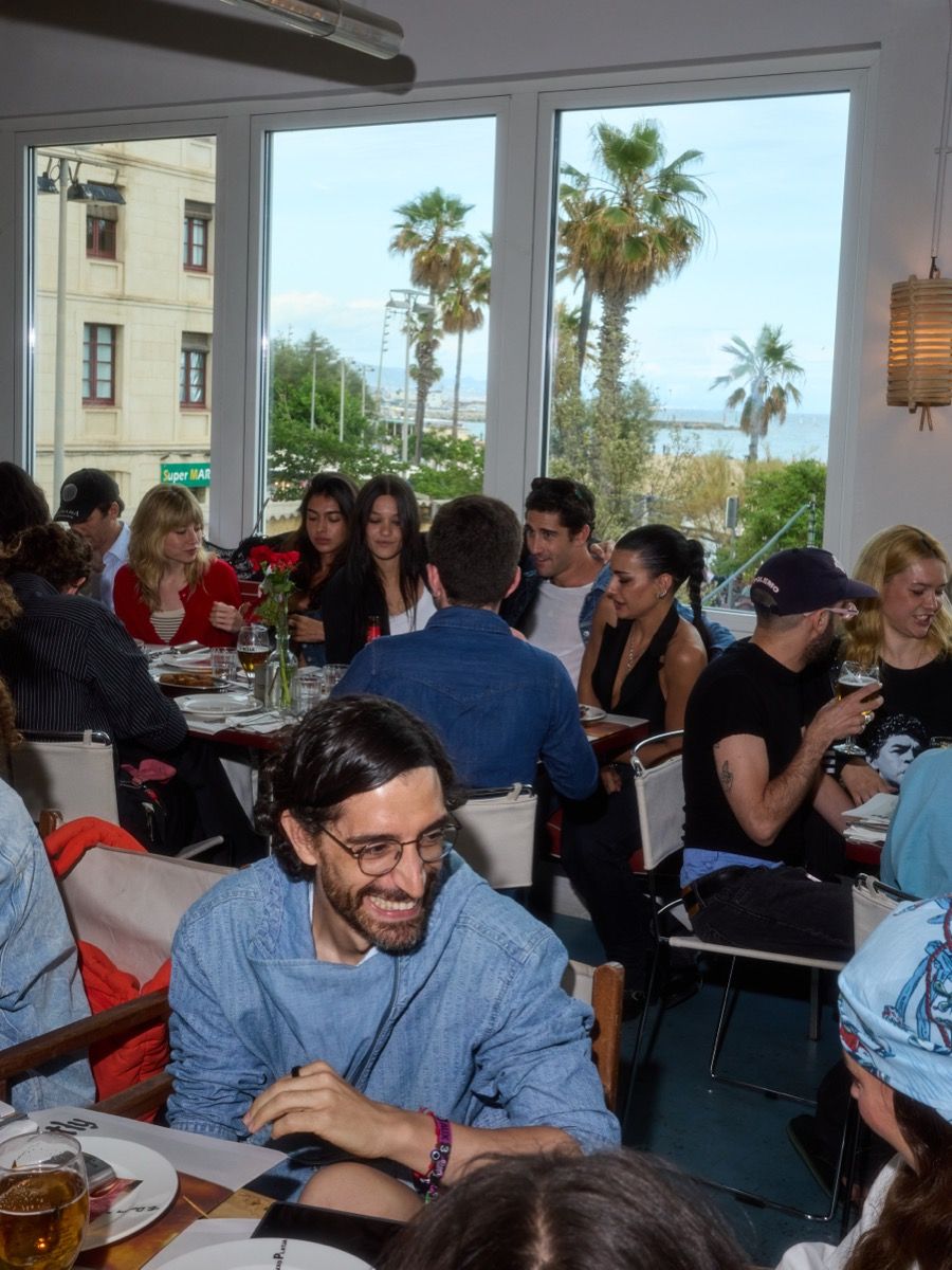 BARBACUE e BUFET SOCIS CLUB inaugurano l'estate a Casa Costa in collaborazione con Levi's L'evento annuale a Barcellona ha riunito personalità della musica, moda, arte e cultura | Image 619718