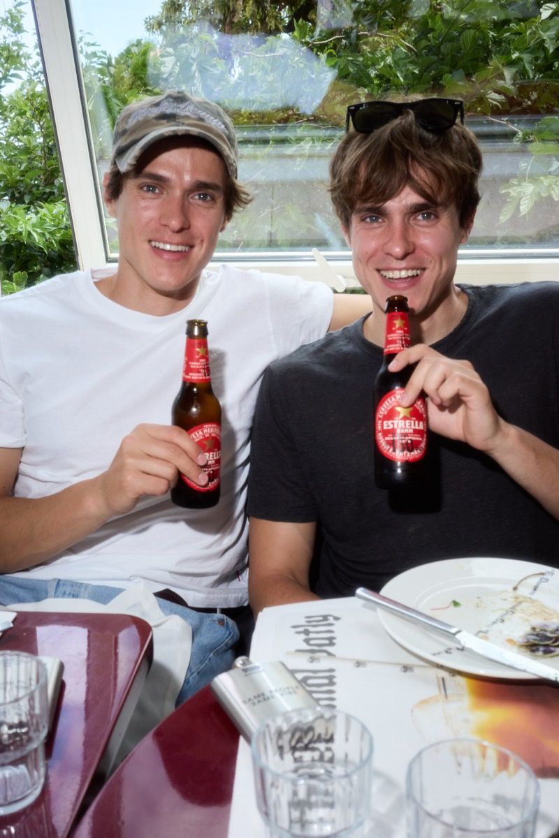 BARBACUE e BUFET SOCIS CLUB inaugurano l'estate a Casa Costa in collaborazione con Levi's L'evento annuale a Barcellona ha riunito personalità della musica, moda, arte e cultura | Image 619802