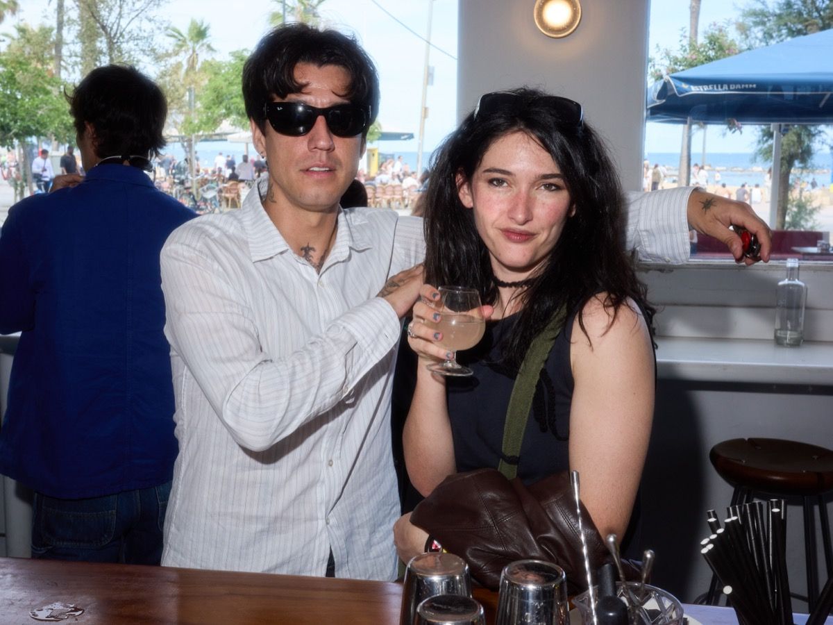 BARBACUE e BUFET SOCIS CLUB inaugurano l'estate a Casa Costa in collaborazione con Levi's L'evento annuale a Barcellona ha riunito personalità della musica, moda, arte e cultura | Image 619796