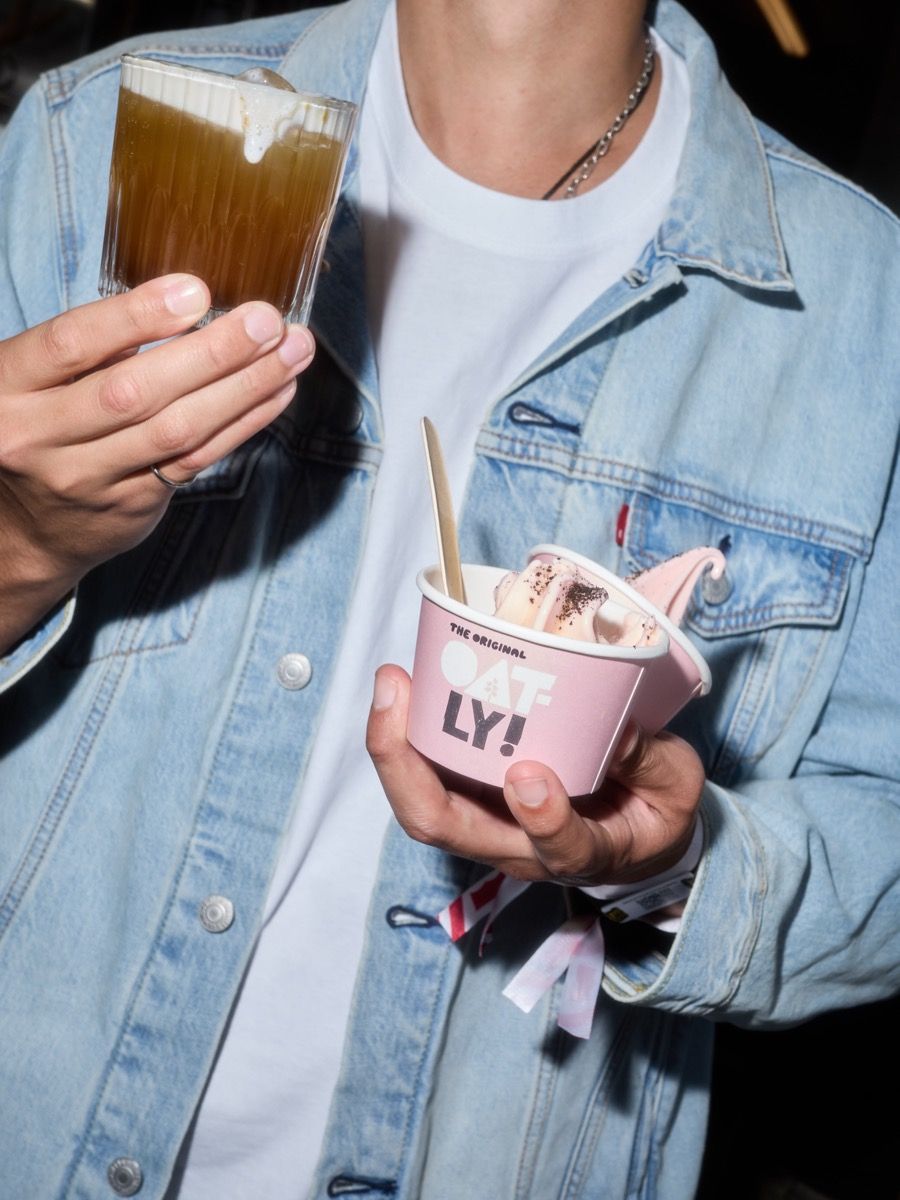 BARBACUE e BUFET SOCIS CLUB inaugurano l'estate a Casa Costa in collaborazione con Levi's L'evento annuale a Barcellona ha riunito personalità della musica, moda, arte e cultura | Image 619793