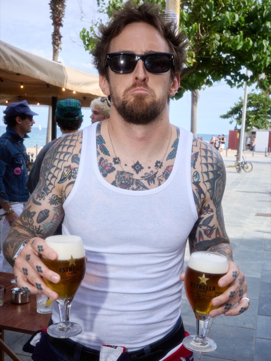 BARBACUE e BUFET SOCIS CLUB inaugurano l'estate a Casa Costa in collaborazione con Levi's L'evento annuale a Barcellona ha riunito personalità della musica, moda, arte e cultura | Image 619774