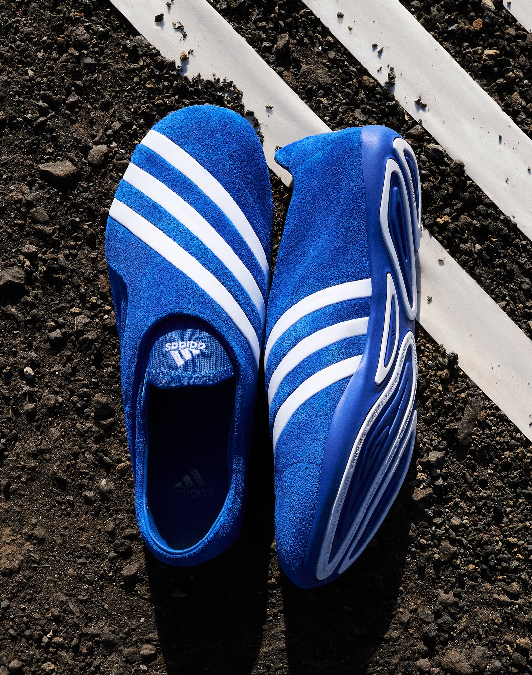 Pharrell e adidas presentano una nuova versione delle Virginia Vario Flat Earther I nuovi modelli premium in soft suede che ci terranno radicati al suolo