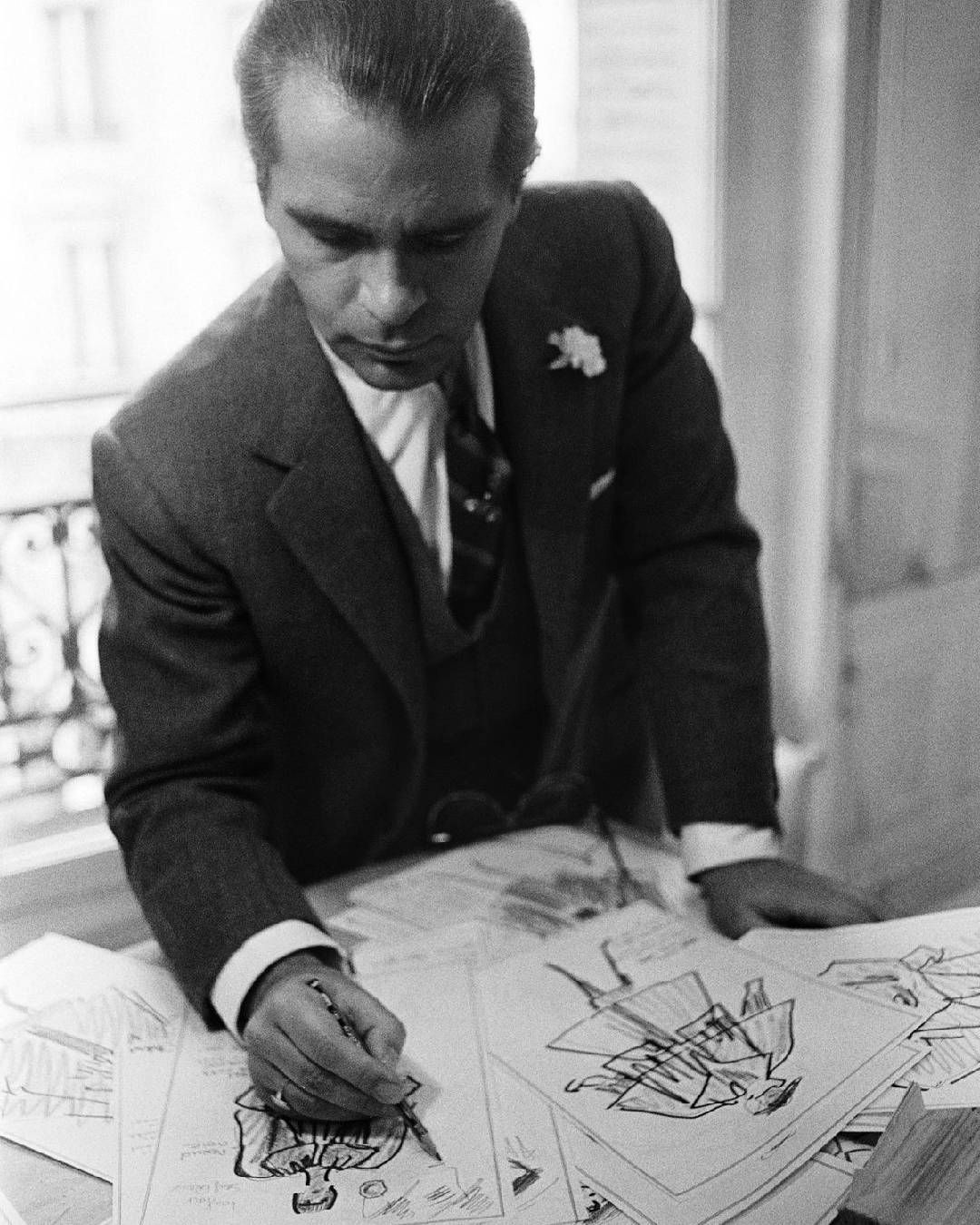 1000 croquis de Karl Lagerfeld bientôt mis en vente aux enchères à Paris  Du 2 au 8 juillet, à partir de 1 euro