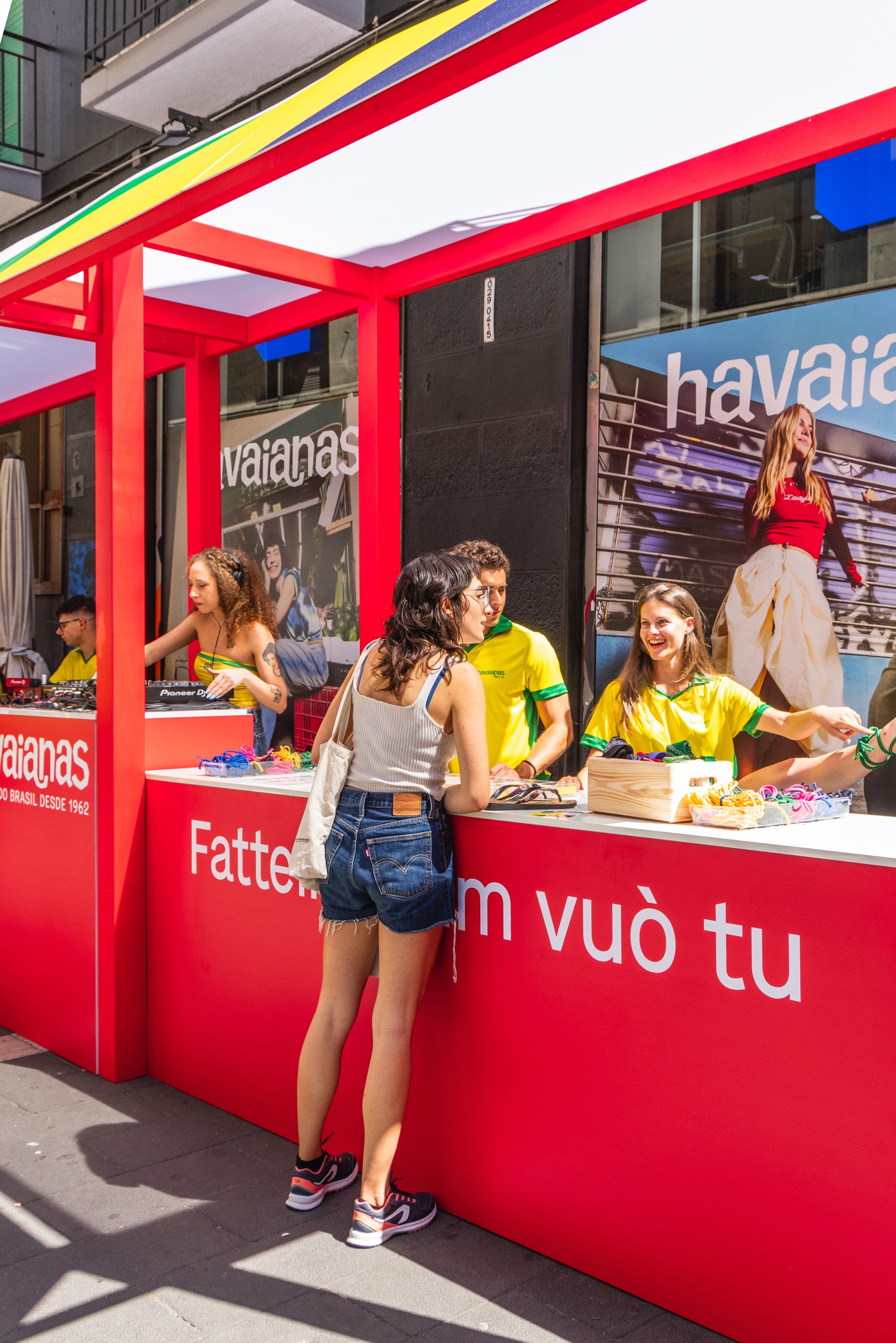 After Milan, Havaianas and AW LAB bring 'Brasilidade' to the heart of Naples Summer is full of creativity with Havaianas and AW LAB, also in the Neapolitan capital | Image 622059