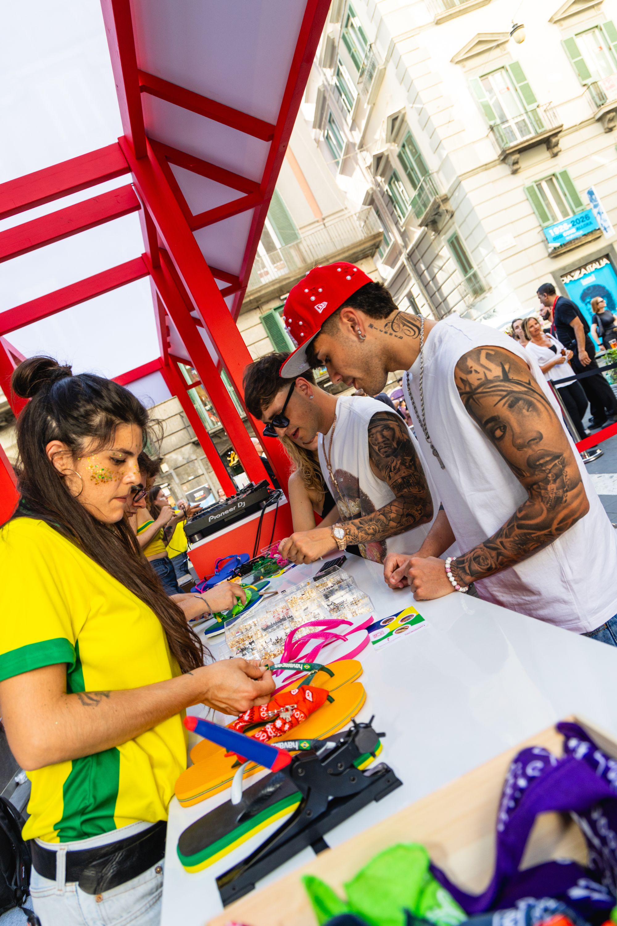 After Milan, Havaianas and AW LAB bring 'Brasilidade' to the heart of Naples Summer is full of creativity with Havaianas and AW LAB, also in the Neapolitan capital | Image 622061