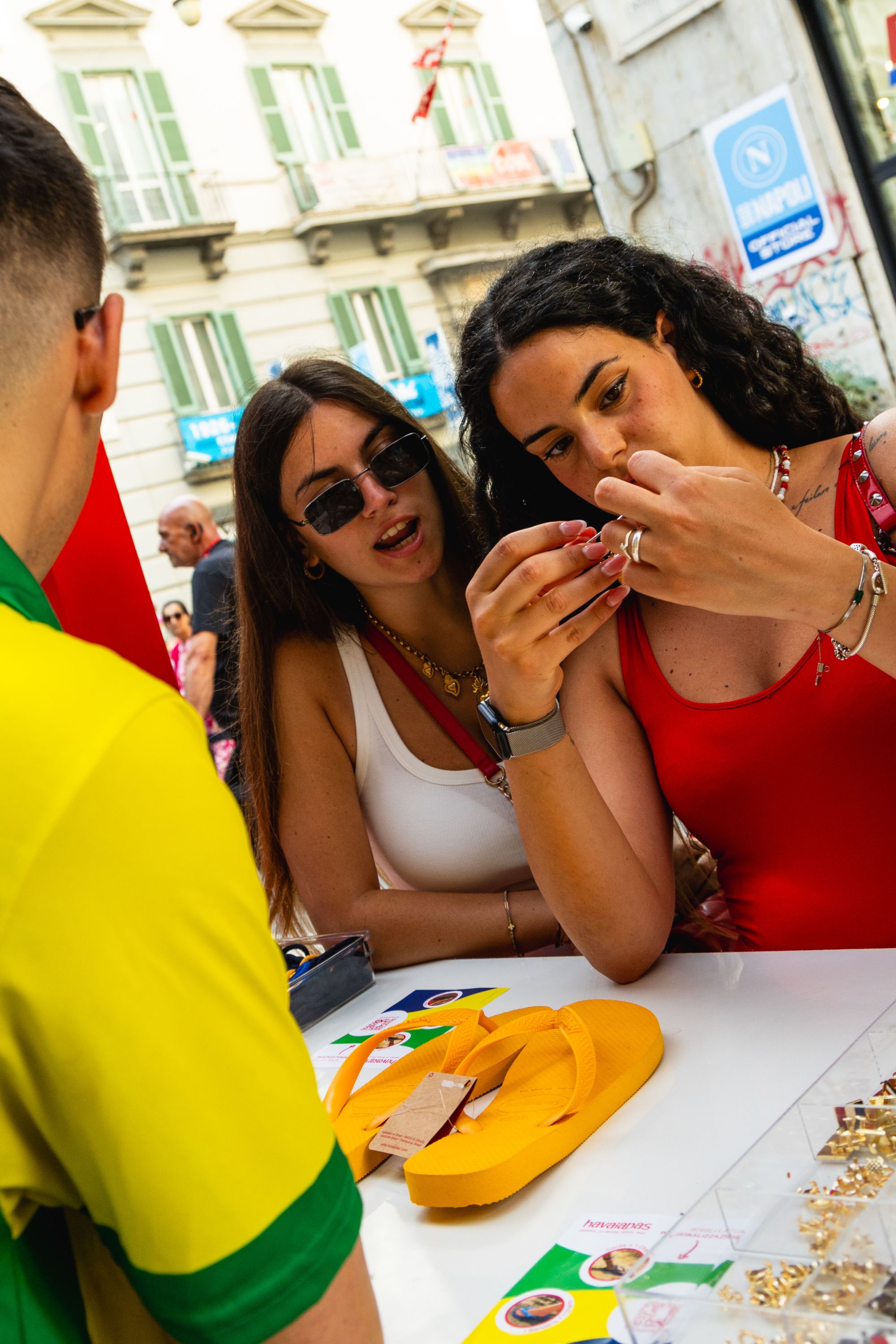 After Milan, Havaianas and AW LAB bring 'Brasilidade' to the heart of Naples Summer is full of creativity with Havaianas and AW LAB, also in the Neapolitan capital | Image 622067