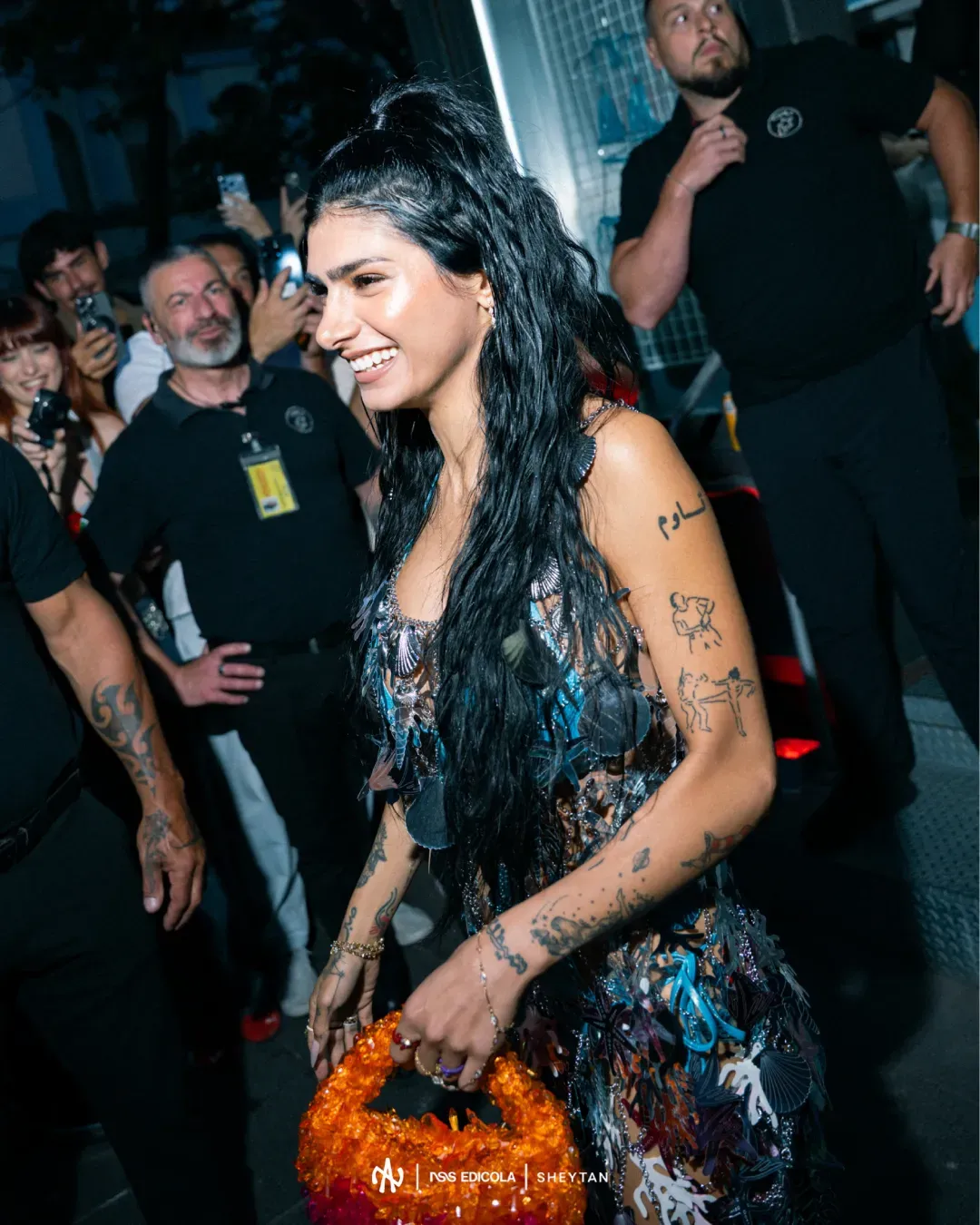 Ecco come è andato il lancio di Mia Parthenope” con Mia Khalifa da nss edicola Per celebrare il lancio della capsule collection di Sheytan World e J’Adore Napoli