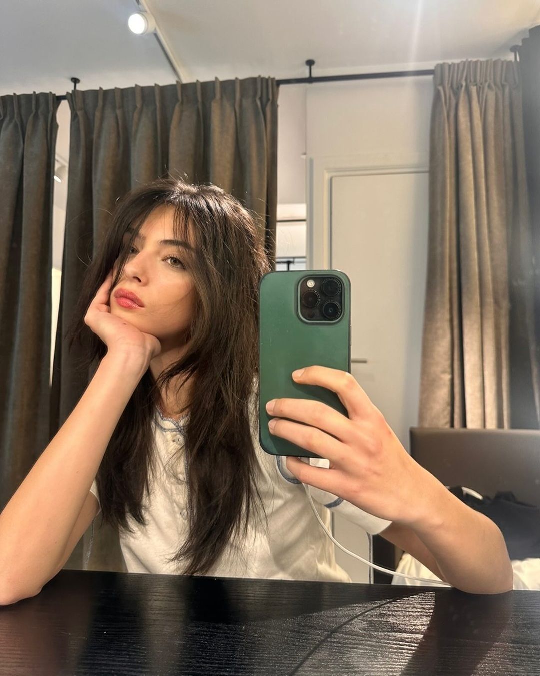 L’Anti-iPhone Face è il trend make-up che forse ci meritiamo Siamo pronti a dire addio alla “camera-perfection”