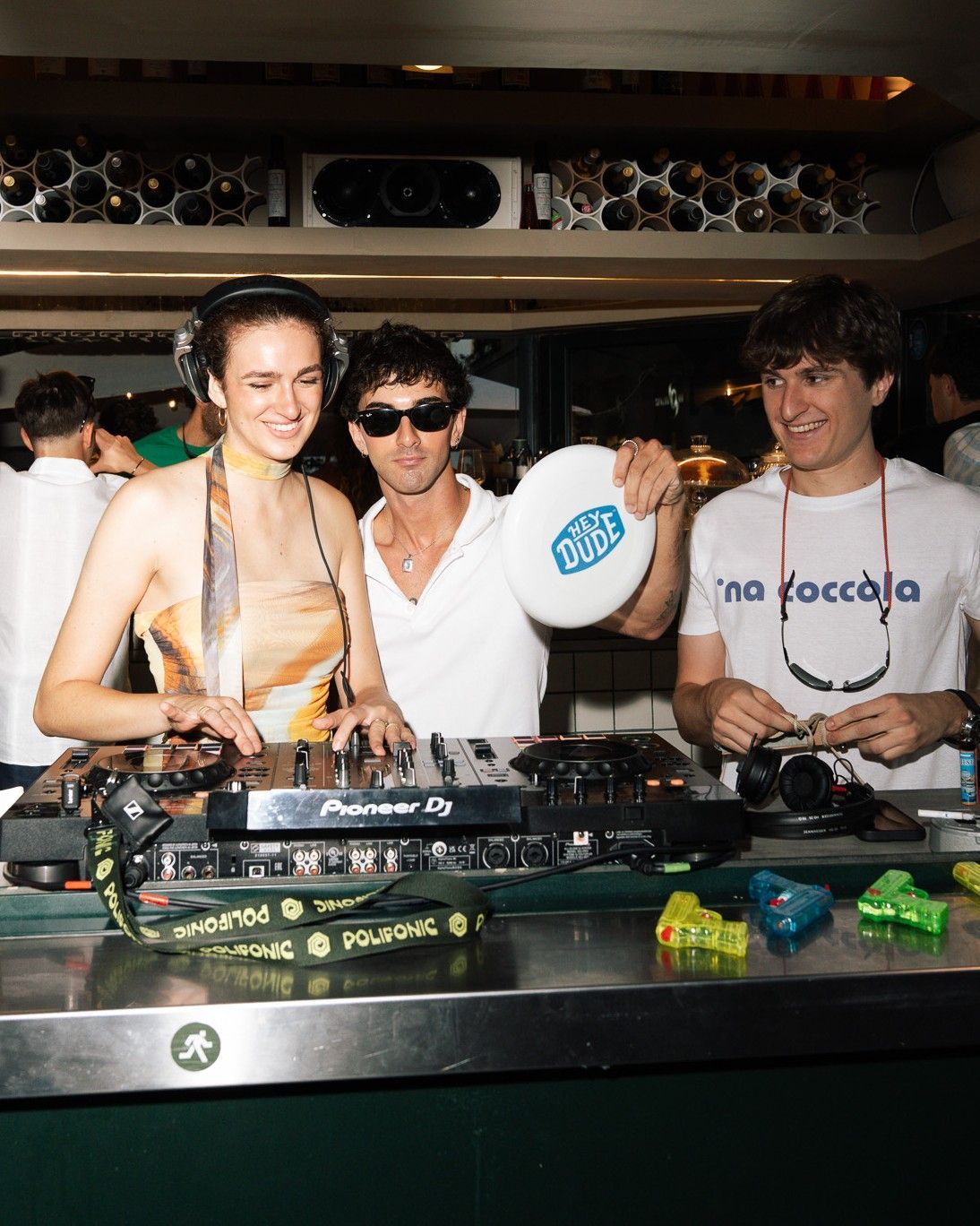 Come è andato l’evento TAKE A HEYCATION di HEYDUDE a Roma Tra sera e pomeriggio, il chiosco Fuori di Viale Parioli si è trasformato in un beach club