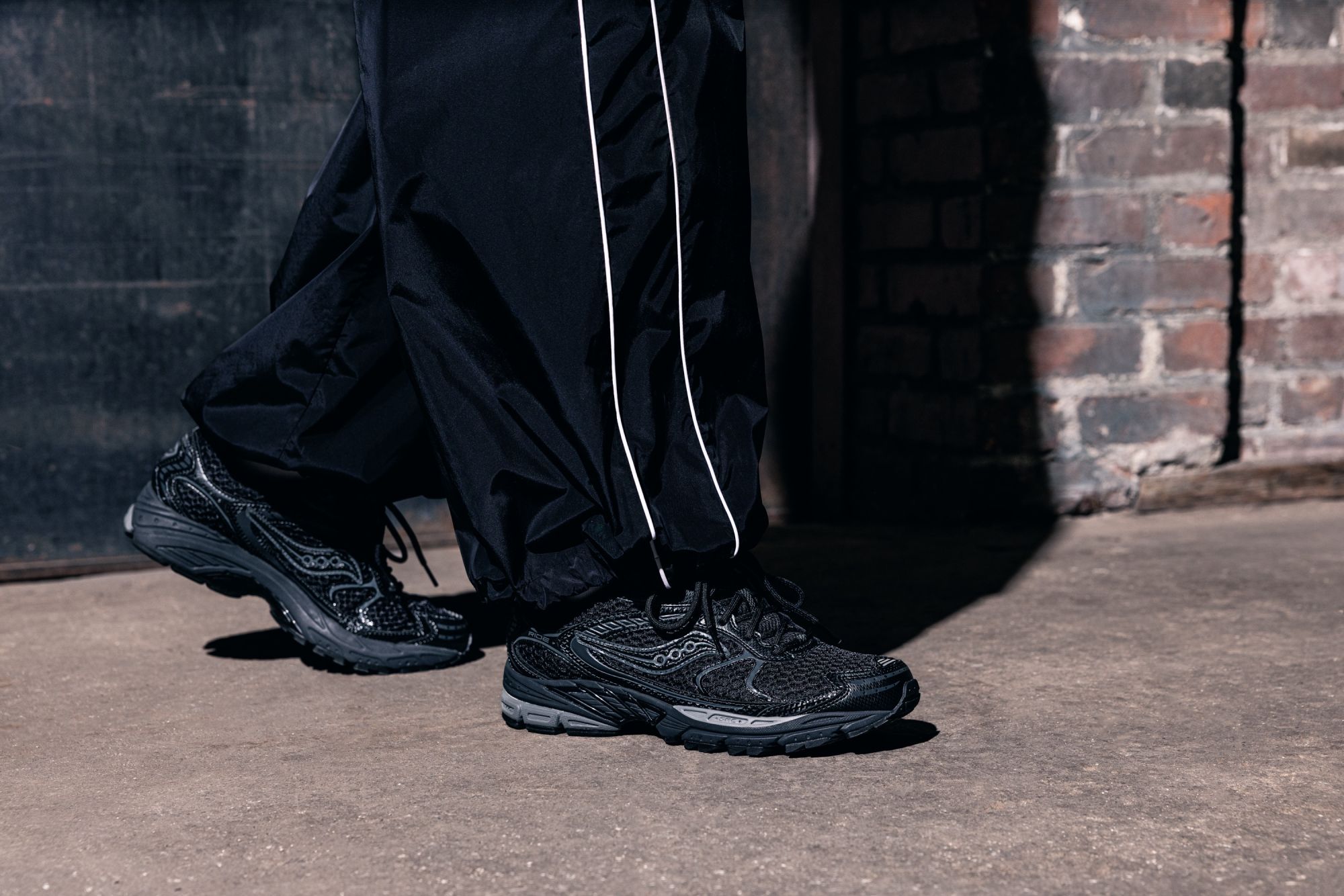 Saucony presenta le ProGrid Ride 1 alla Paris Fashion Week Una collezione dedicata alla fedeltà, per le strade proprio come in pista | Image 622553