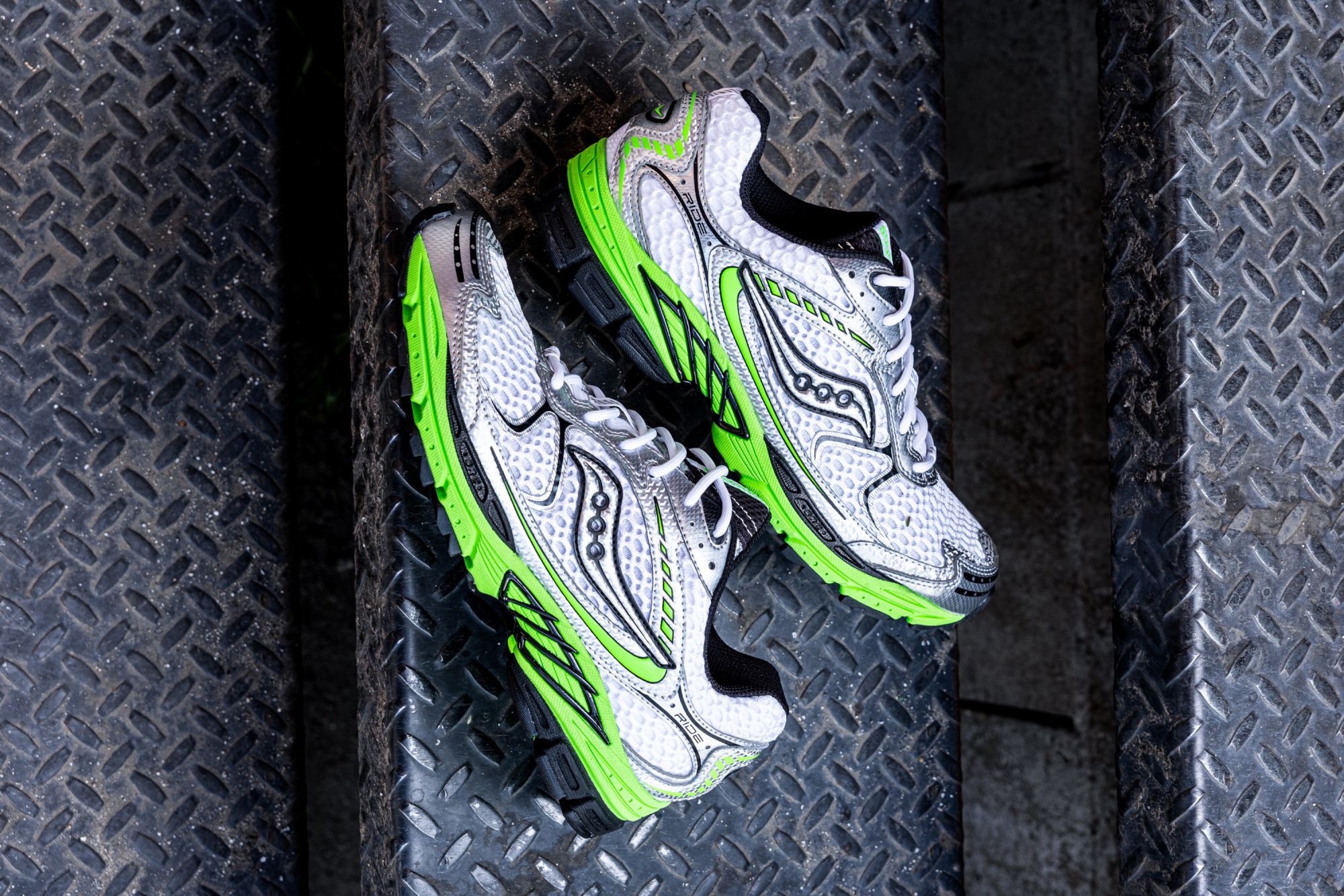 Saucony presenta le ProGrid Ride 1 alla Paris Fashion Week Una collezione dedicata alla fedeltà, per le strade proprio come in pista | Image 622552