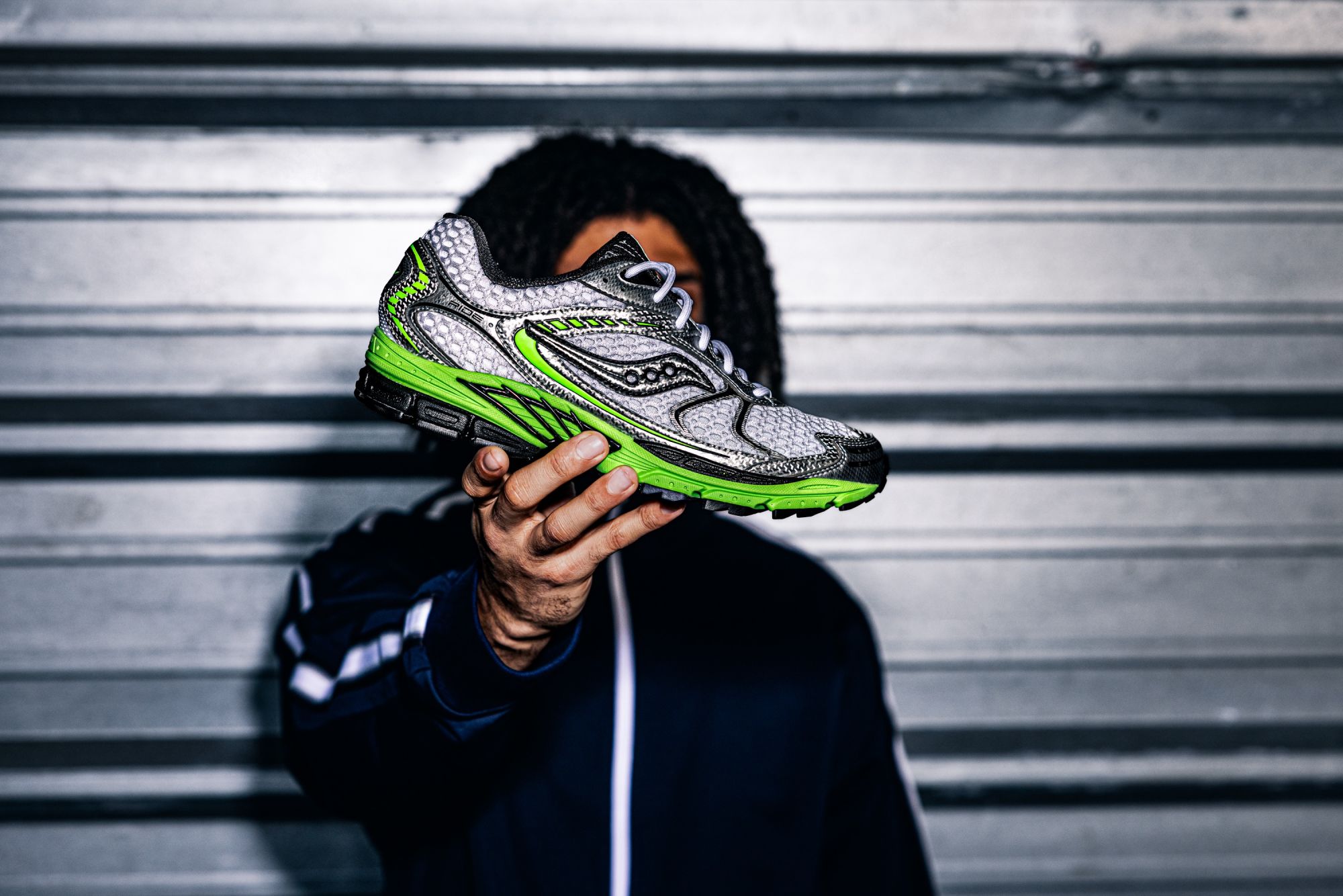 Saucony presenta le ProGrid Ride 1 alla Paris Fashion Week Una collezione dedicata alla fedeltà, per le strade proprio come in pista | Image 622551