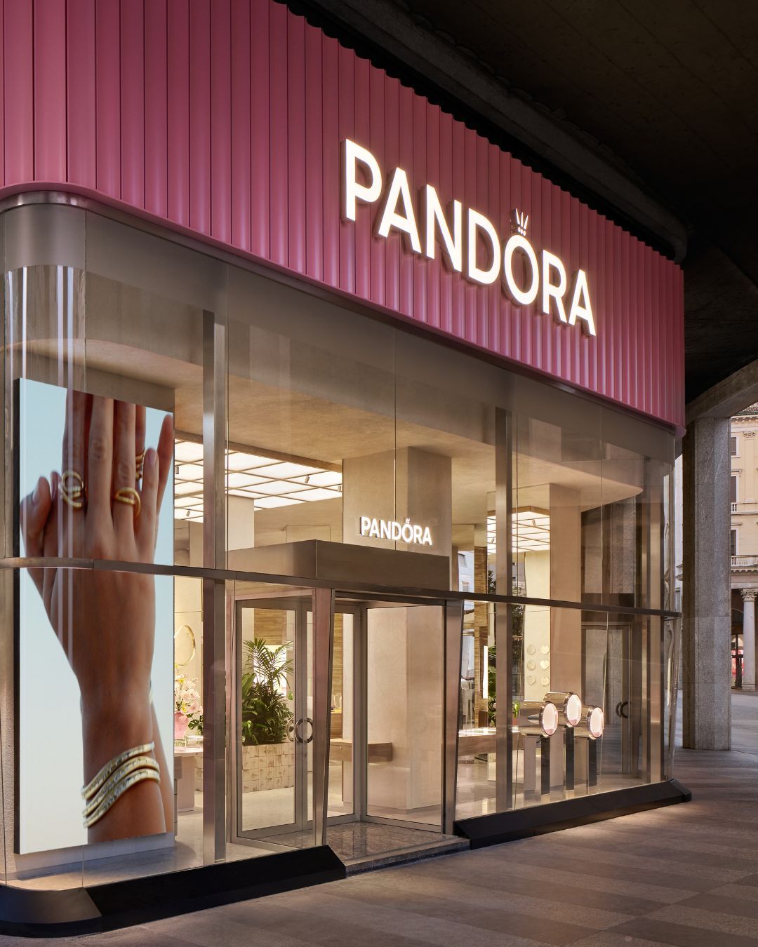 Pandora eröffnet in Mailand seinen ersten Flagship-Store in Italien Durch den Ausbau seiner Präsenz im Land