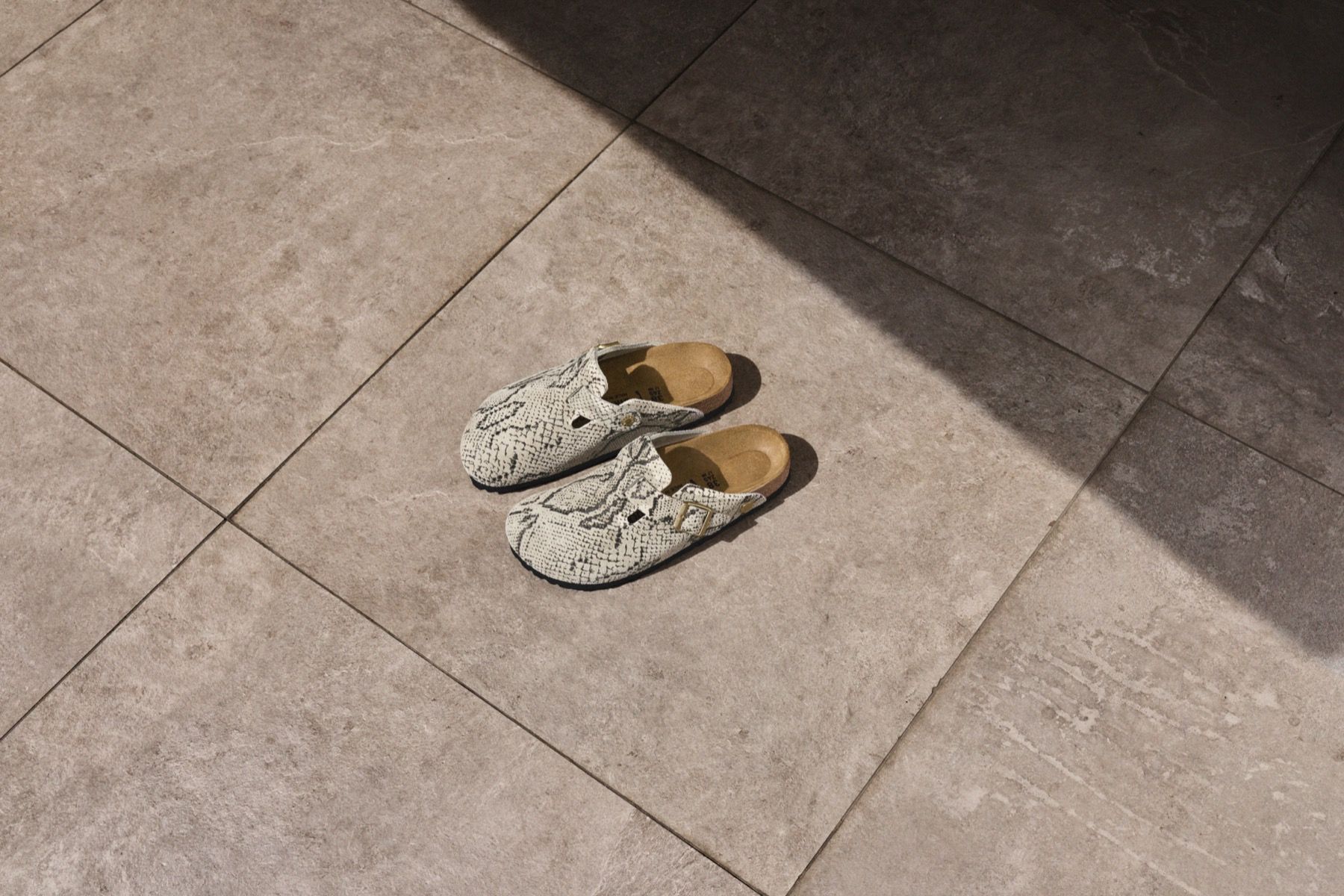 BIRKENSTOCK presenta “ANIMAL PACK” I modelli iconici cambiano look nella campagna Natural Interaction | Image 623714