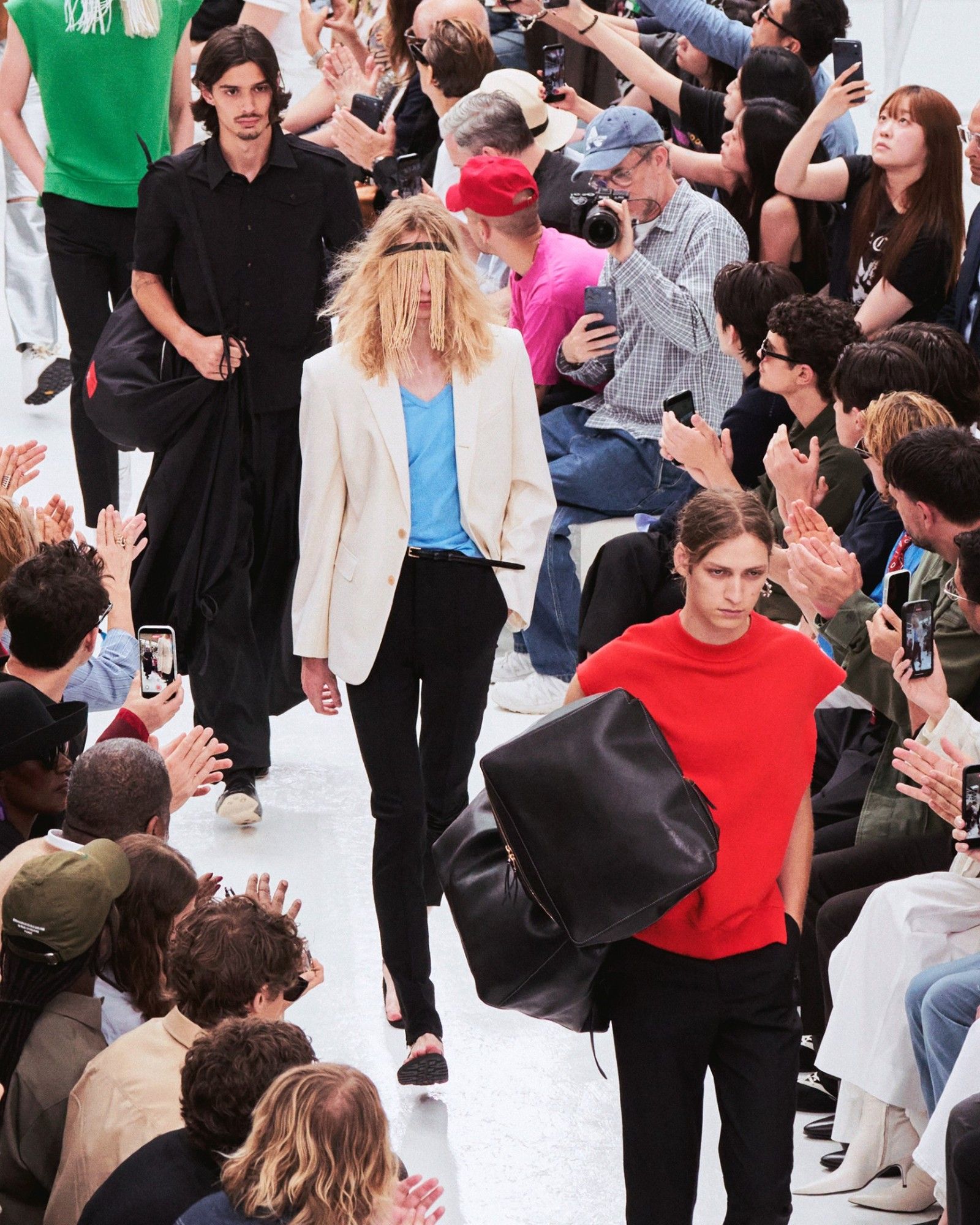 L'anarchica leggerezza della SS27 di Celine Il primo show dedicato al menswear di Michael Rider è stato una bomba