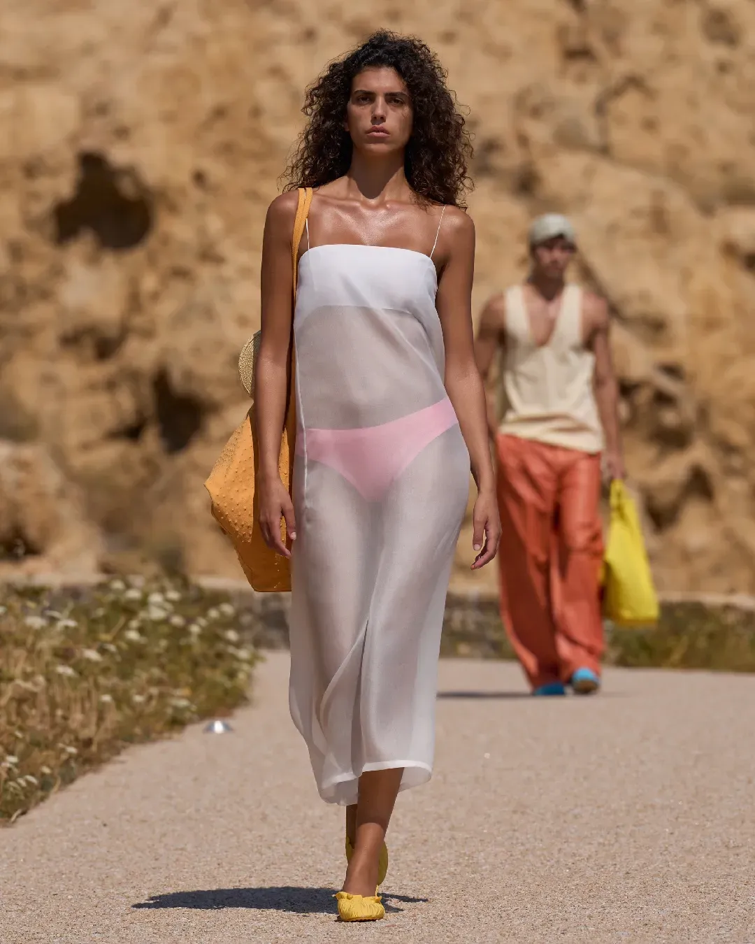 La leggerezza di Jacquemus torna in passerella per la SS27 «Volevo tornare a quello che facevo quindici o sedici anni fa, ma con il savoir-faire che abbiamo oggi»