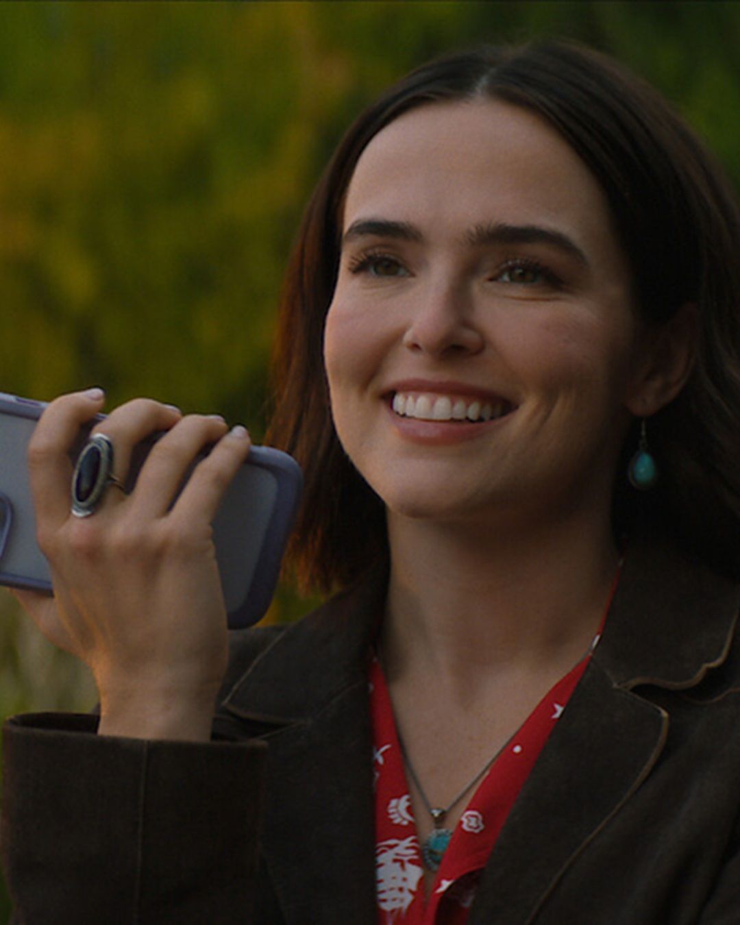 Voicemails for Isabelle and the return of the classic romantic comedy Zoey Deutch and Nick Robinson star in the Netflix movie that is winning over rom-com fans