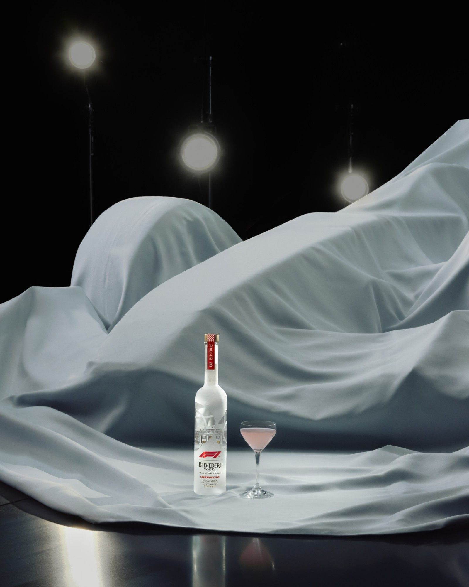 Belvedere Organic Vodka celebra la Formula 1 con una bottiglia che incarna velocità e lusso La nuova edizione speciale trasforma l’iconica vodka polacca in un omaggio dinamico al mondo delle corse